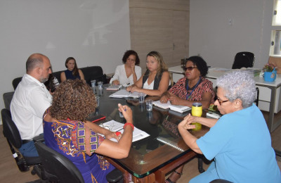 Reunião define mudança de famílias venezuelanas do Emater para prédios públicos