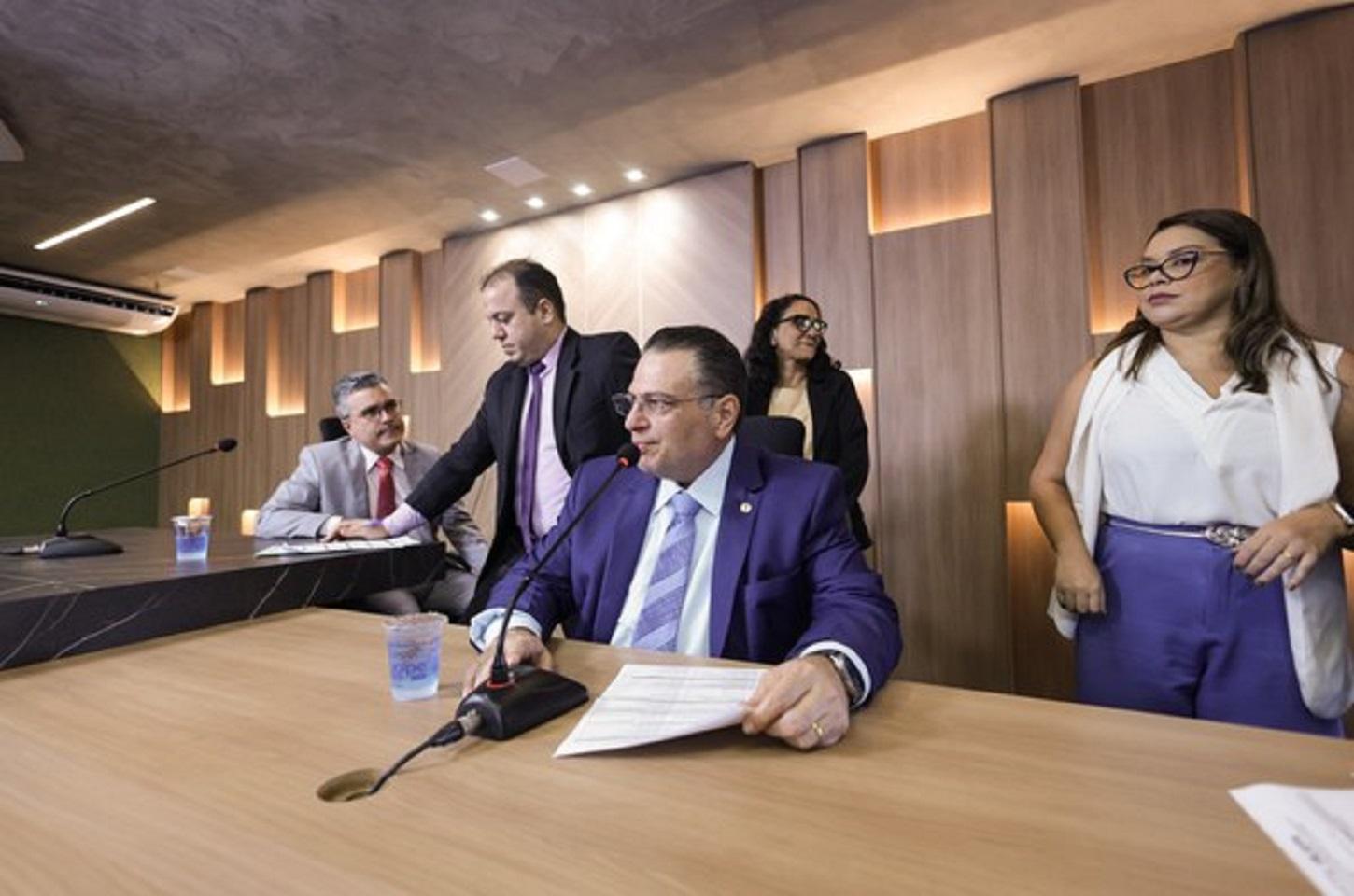 Deputados querem esclarecimentos da Águas de Teresina sobre abastecimento na capital