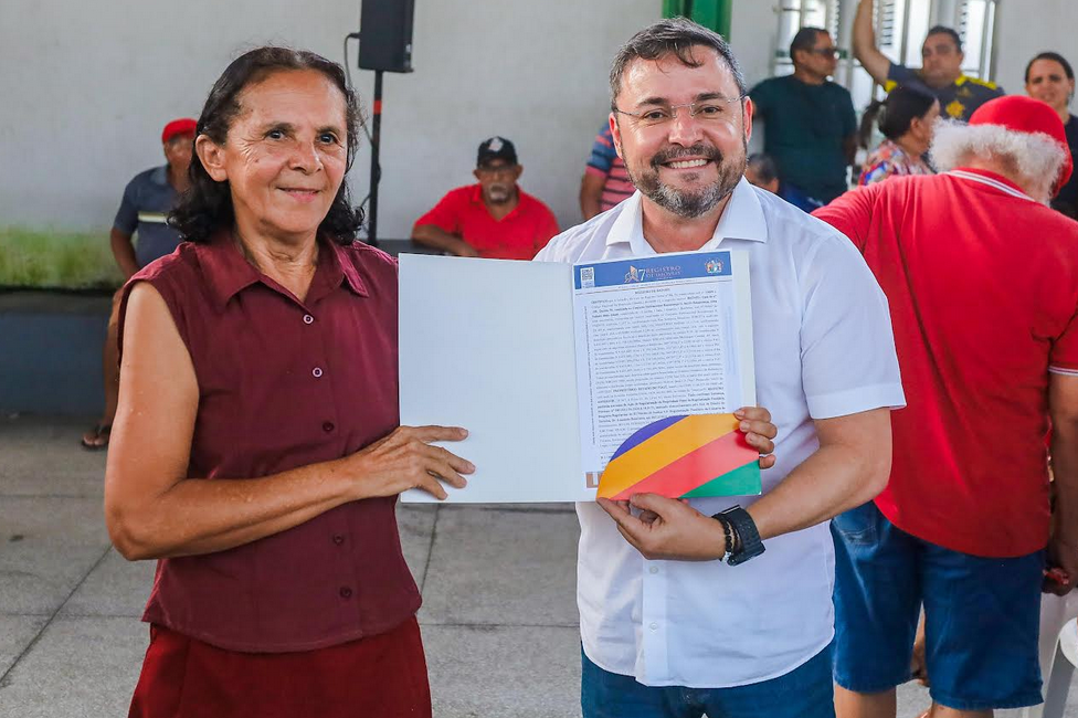 Fábio Novo participa de entrega de escrituras do ProUrbe no Renacença II