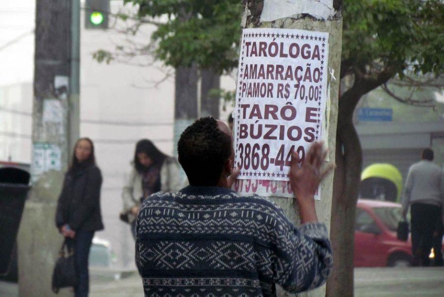Colar cartazes em espaços públicos de Teresina pode custar R$ 2 mil para infrator