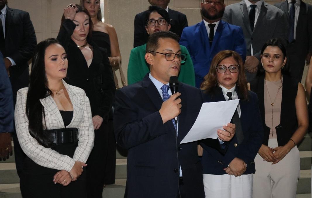 Representantes da OAB-PI realizam desagravo em favor da advogada Cristianne Lima