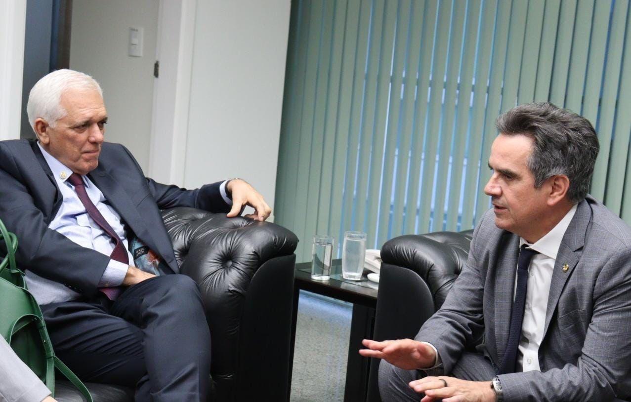 Reunião de Themístocles Filho com Ciro repercute mal no Palácio de Karnak