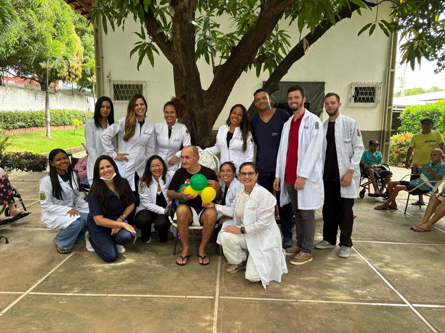 Campanha leva carinho e donativos para idosos abrigados na Casa Frederico Ozanan