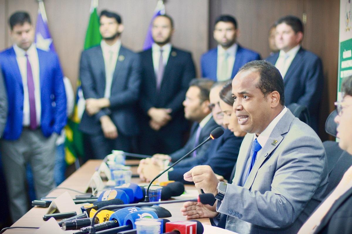 Enzo Samuel exonera todos os servidores do gabinete de vereadora Tatiana Medeiros