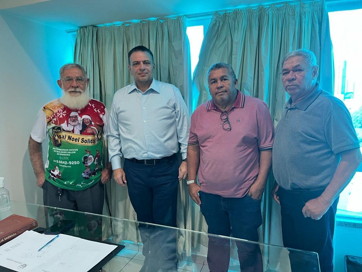 Gessivaldo Isaías ouve radialistas por melhores condições de salário e de trabalho