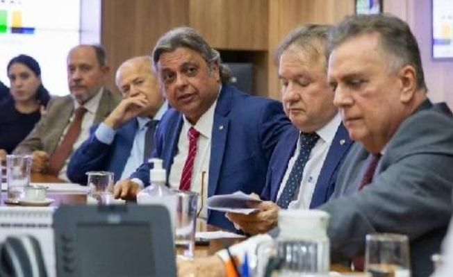 Júlio Arcoverde apresenta demandas de Teresina ao ministro da Saúde