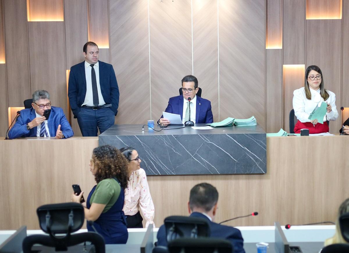 Oposição pede vistas e impede que metade do Pacto pela Ordem seja votado em Plenário