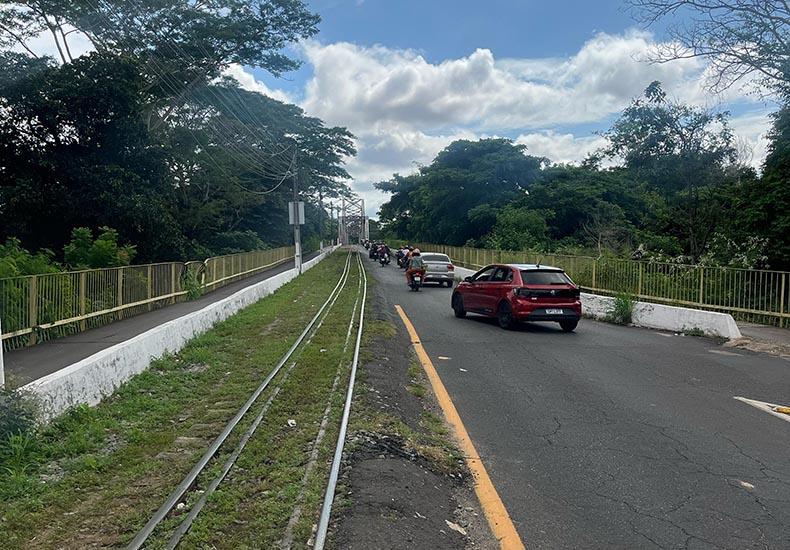 Ponte Metálica é liberada após 24h de interdição por causa de derramamento de óleo de trem