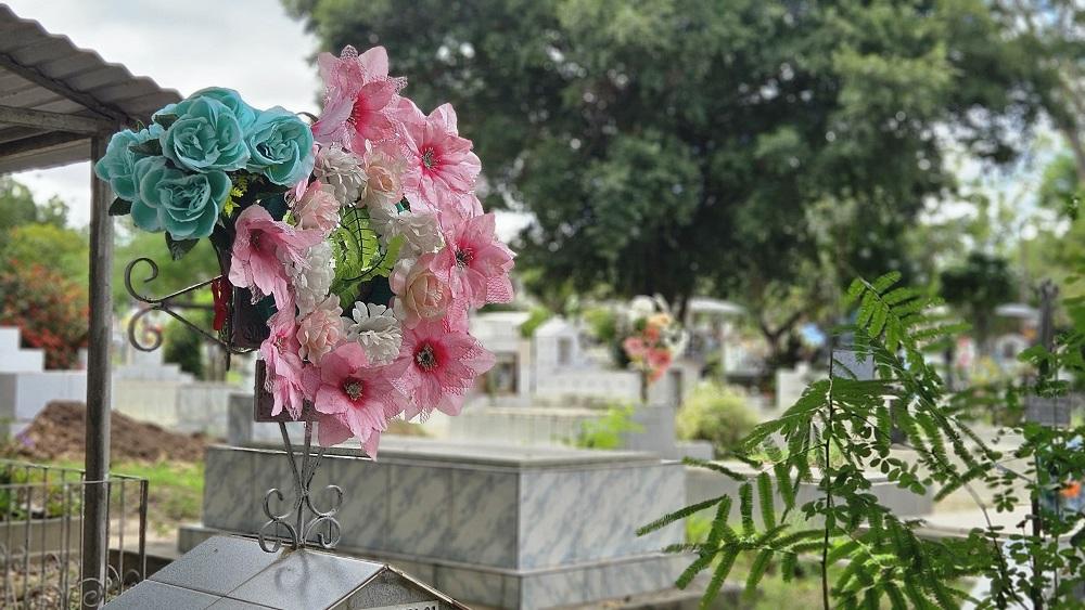 Cemitérios da zona norte de Teresina recebem limpeza para o Dia das Mães
