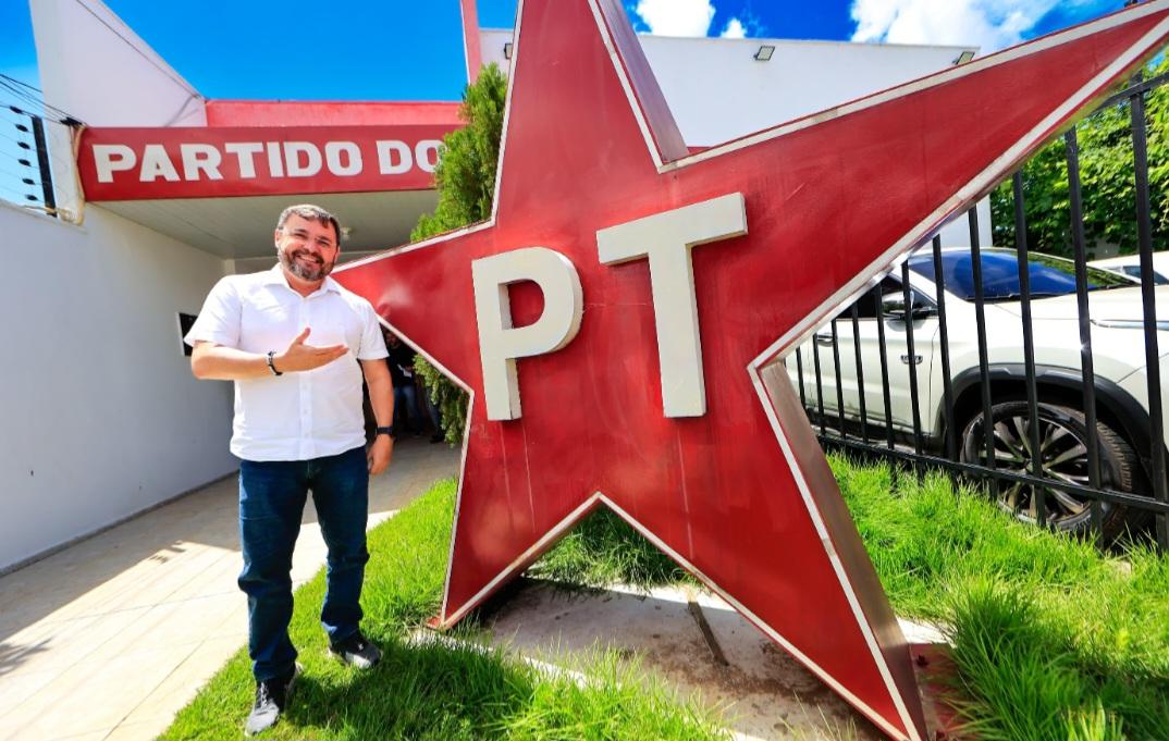 Fábio Novo registra candidatura à presidência do PT no Piauí