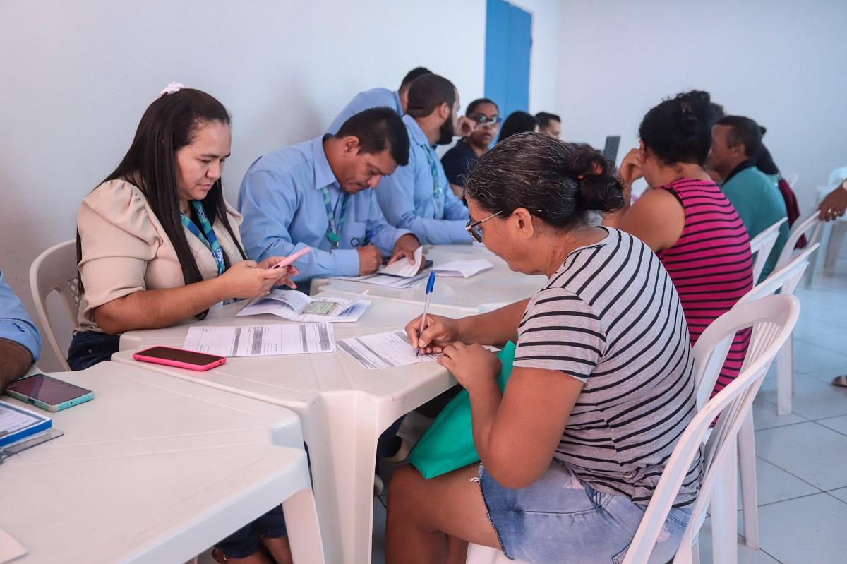 Mutirão da prefeitura cadastra população de Timon para ter direito à tarifa especial de água