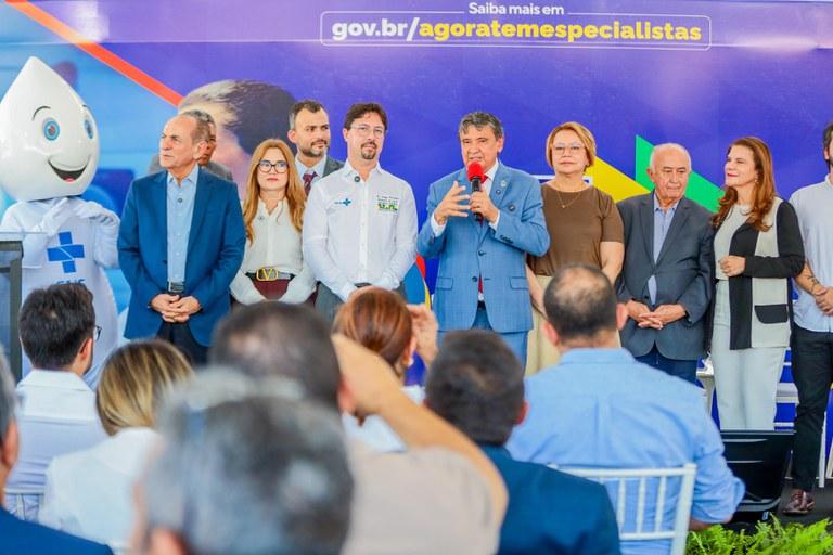 O ministro do Desenvolvimento Social, Wellington Dias, lançar o programa de Lula em Teresina