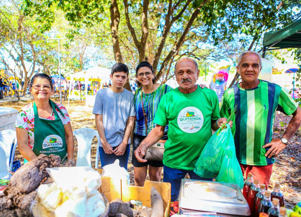 SAF realiza nova edição do Quitanda da Agricultura Familiar em praça do bairro Ininga