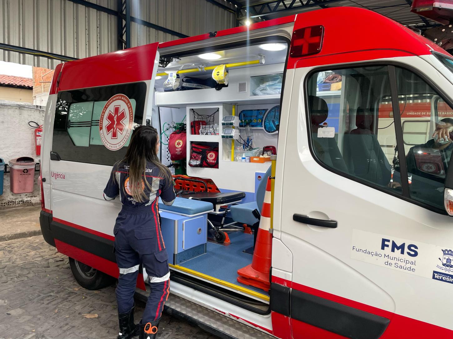 SAMU pede colaboração de motoristas para liberar faixa da esquerda para ambulâncias