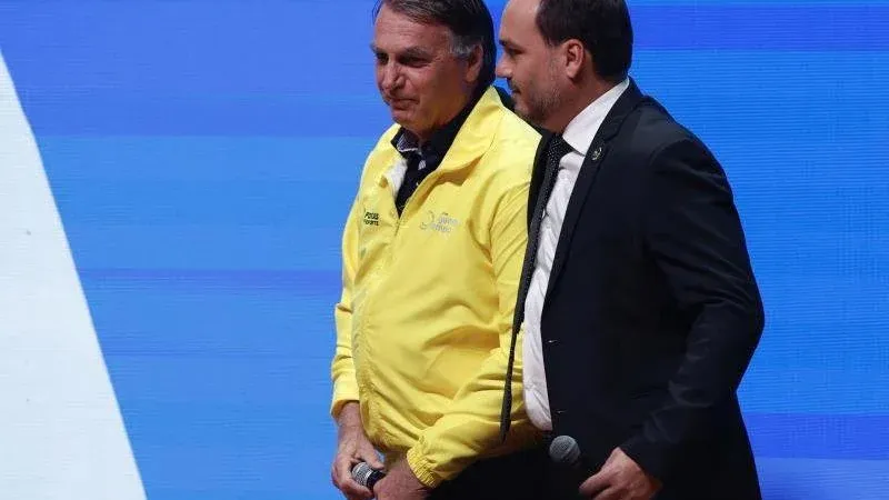 Polícia Federal indicia Jair Bolsonaro, Carlos Bolsonaro e Alexandre Ramagem por uso político da Abin