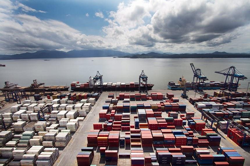 Centrais sindicais lembram participação dos EUA no golpe de 1964 e defendem uso da Lei contra Trump