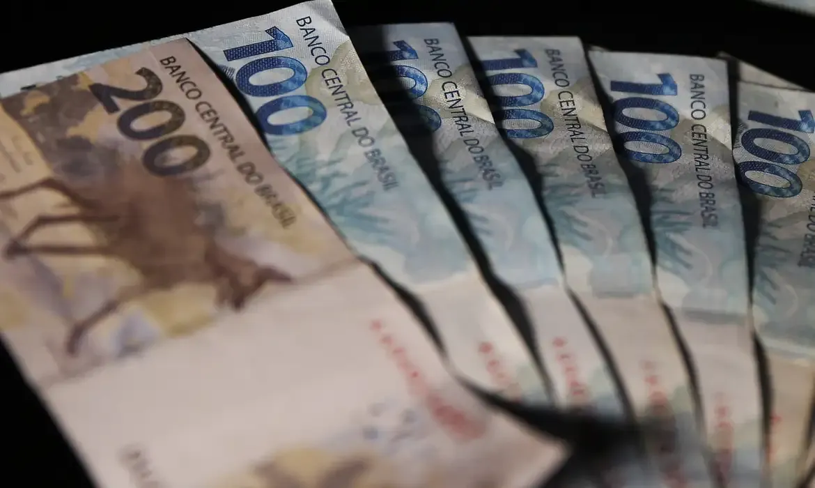 FGTS vai distribuir perto de R$ 13 bilhões do lucro de 2024 entre 134 milhões de trabalhadores