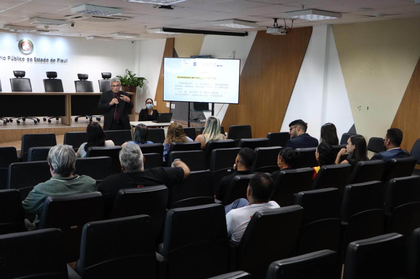 Gastos e transparência orçamentária na educação do Piauí e de Teresina são temas de audiências públicas