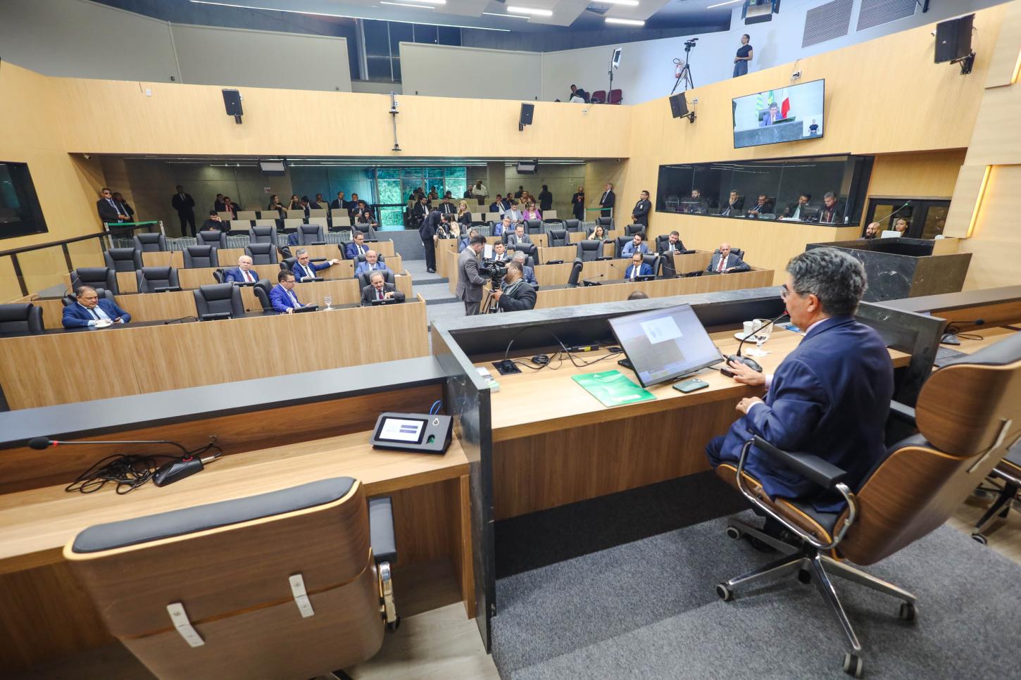 Lei transforma cargos de agente e escrivão de Polícia Civil em oficial investigador