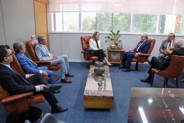 Procuradora-geral Cláudia Seabra visita o presidente do Tribunal de Justiça, desembargador Aderson Nogueira