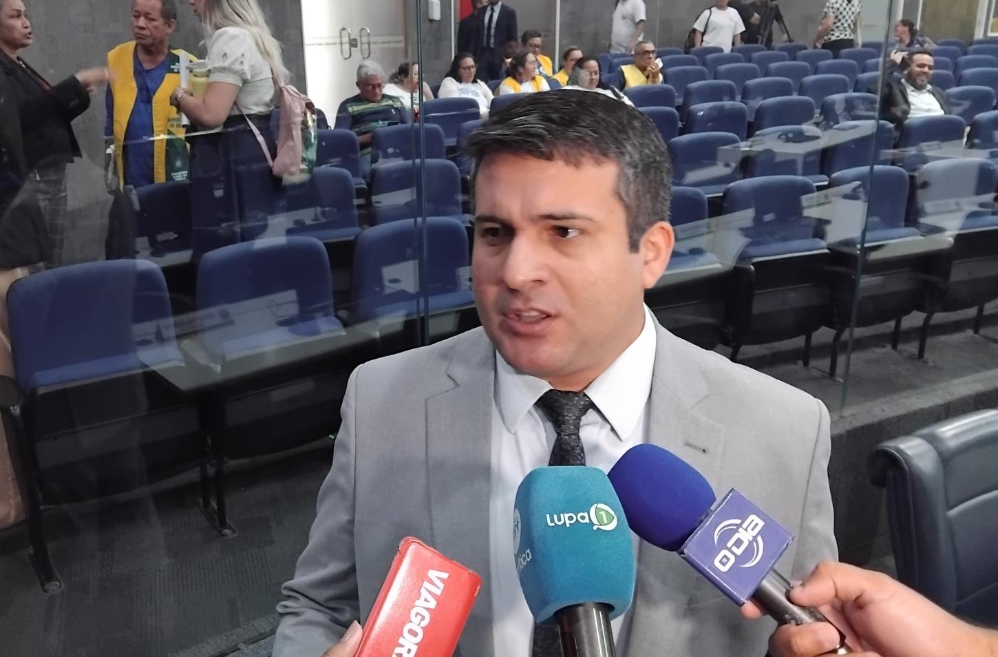 Deolindo Moura defende escalonamento nas obras das emendas parlamentares