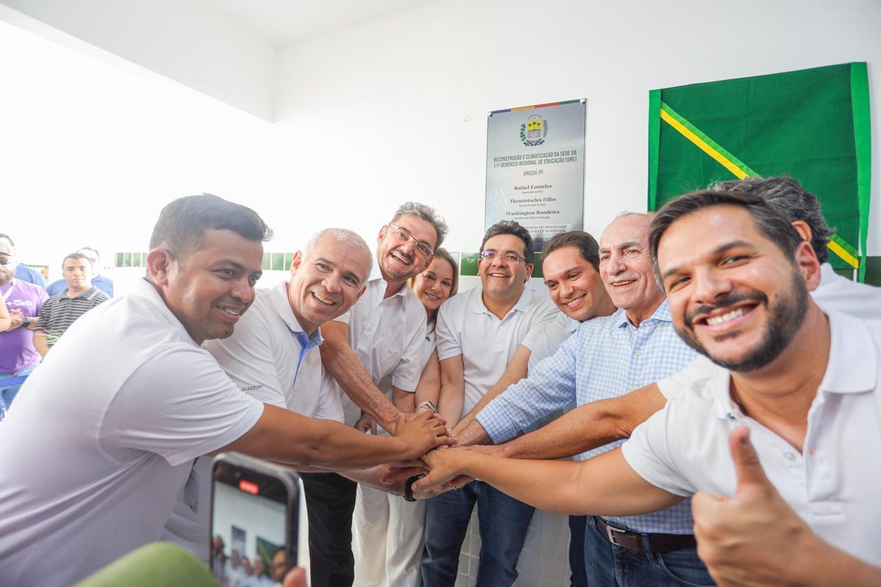 Governador inaugura nova sede da 11ª GRE e reforma de escola de tempo integral em Uruçuí