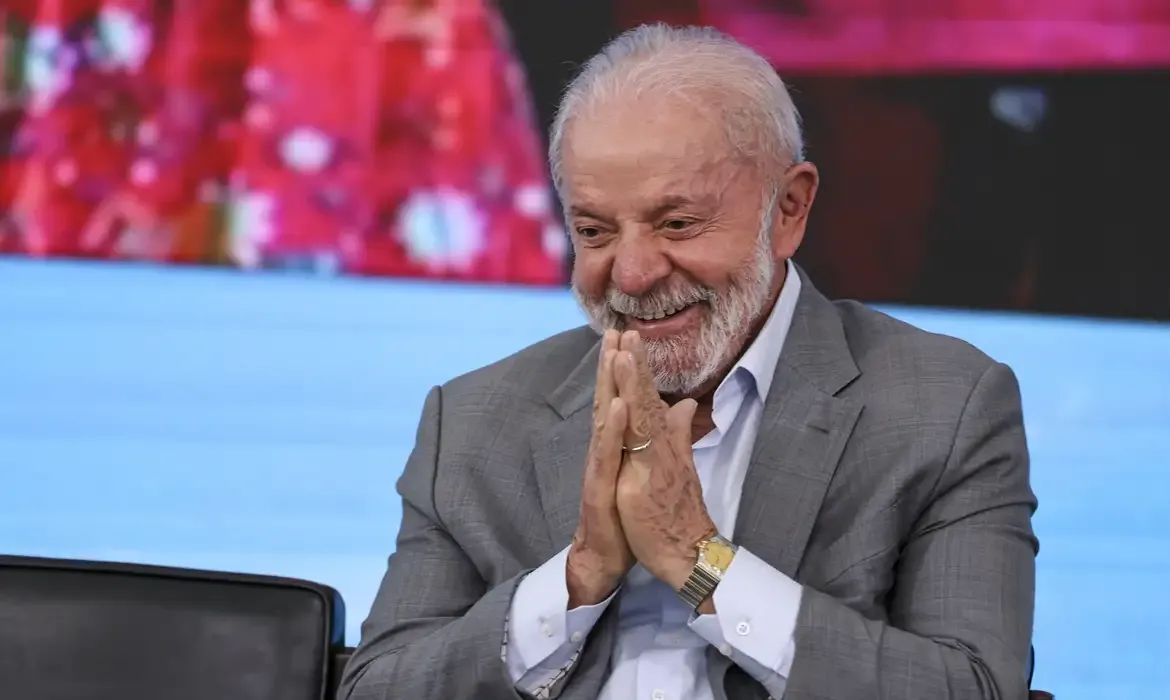 Lula não pretende desafiar os EUA, mas diz que Brasil não é uma 