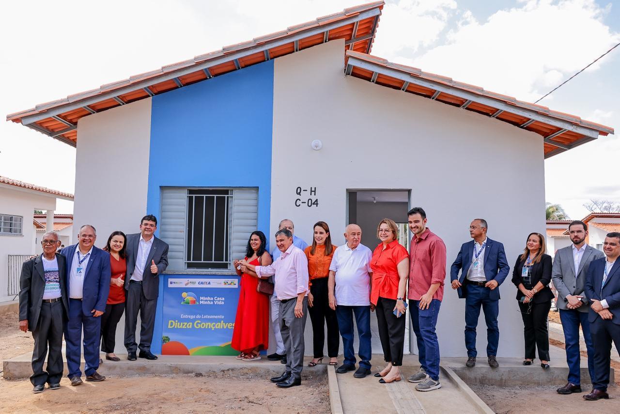 Mais 132 famílias de Teresina receberam as chaves da casa própria nesta sexta-feira (1º/8)