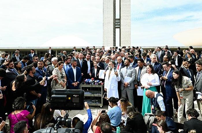 Oposição tenta impor a impunidade ao impedir sessões no Congresso