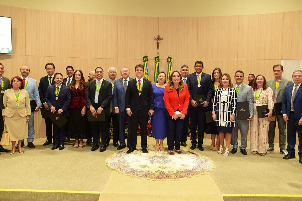 TCE-Pi entrega colar do Mérito Conselheiro Jesualdo Cavalcante a 18 personalidades em sessão solene
