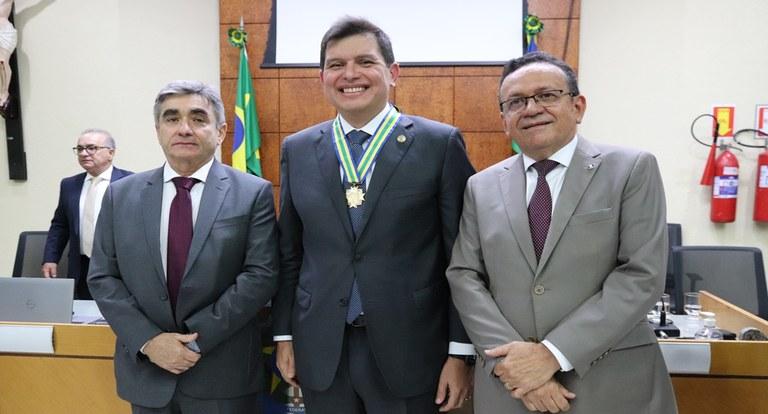 TRE-PI concede Medalha do Mérito Eleitoral-Grau Ouro ao Conselheiro Marcello Terto