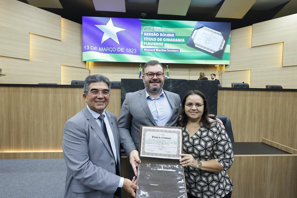 Assembleia Legislativa concede cidadania piauiense a Richard Torsiano