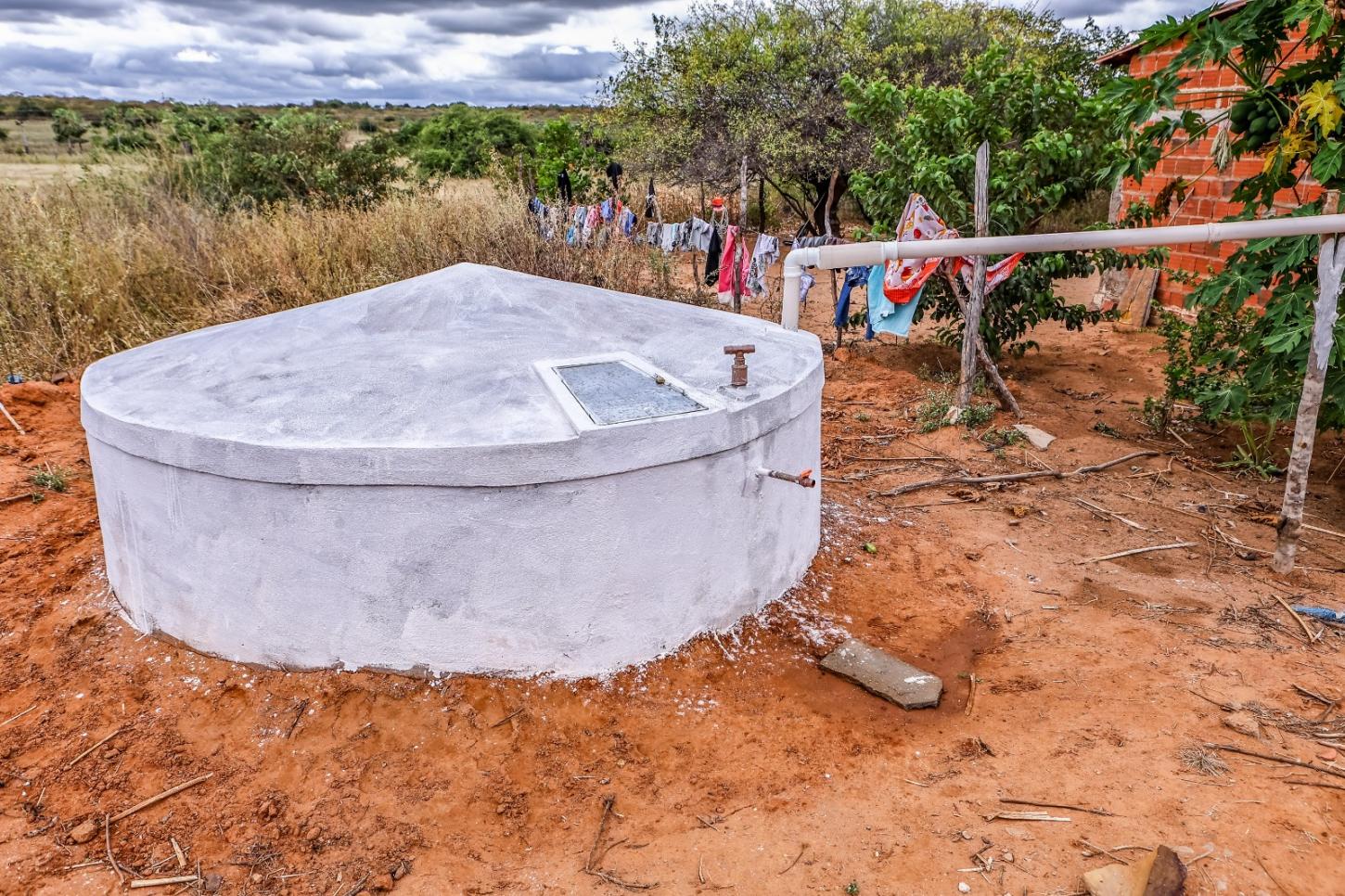 Governo do Estado aplica R$ 7 milhões em abastecimento emergencial a famílias de 54 municípios