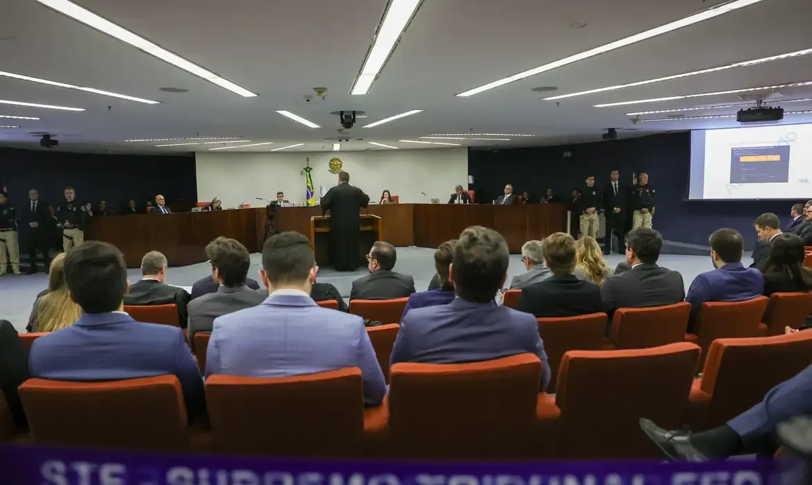 Ministro Alexandre de Moraes vota pela rejeição de todas as preliminares levantadas pelas defesas dos réus