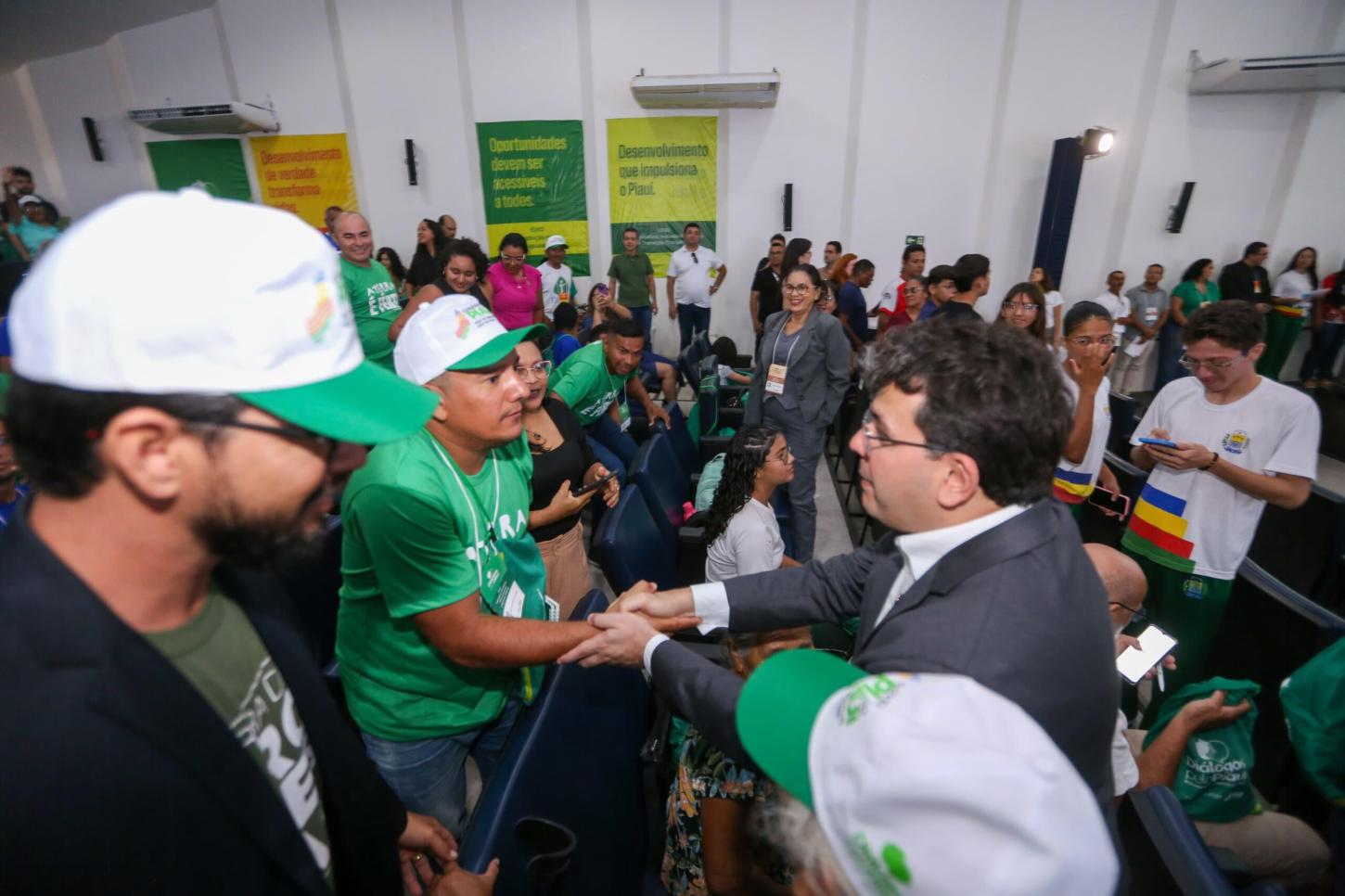 Diálogos pelo Piauí em Parnaíba bate recorde de inscritos e governador reforça ações prioritárias para a região