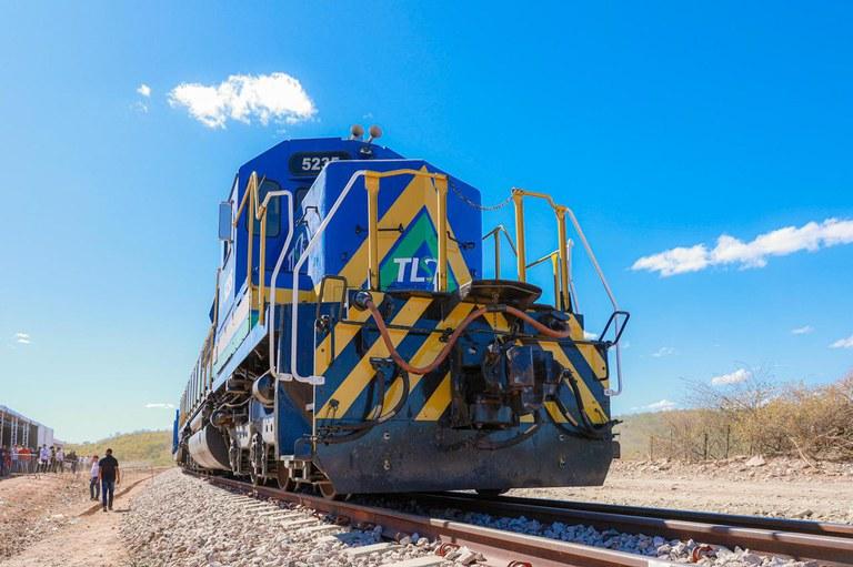 Governador negocia com o governo Lula a reativação da ferrovia ligando Caxias a Altos