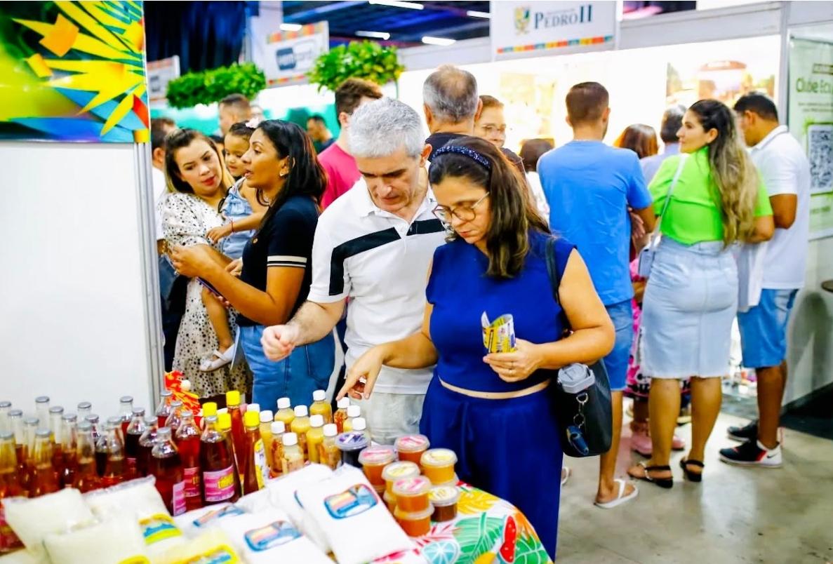 Governador Rafael Fonteles visita a Feira dos Municípios na manhã desta sexta-feira