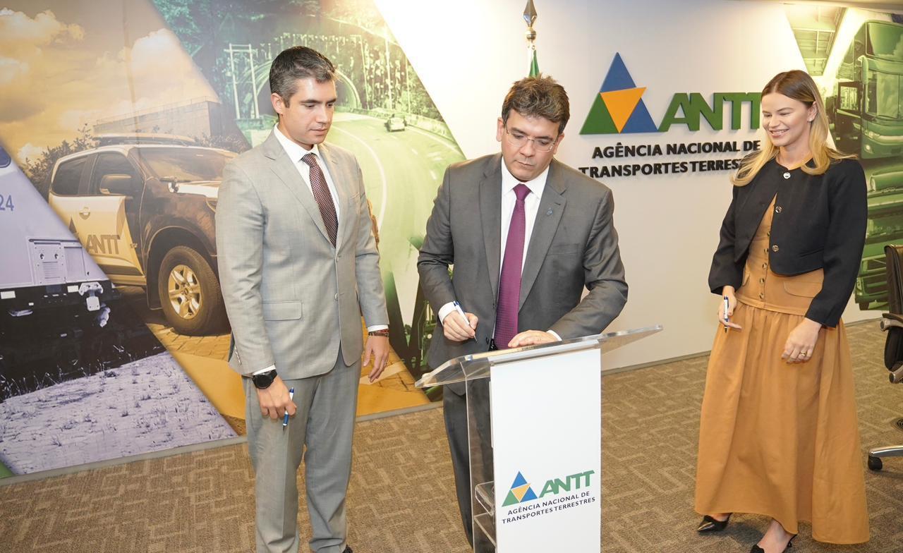 Governo do Piauí e ANTT firmam acordo para fortalecer fiscalização do transporte de passageiros