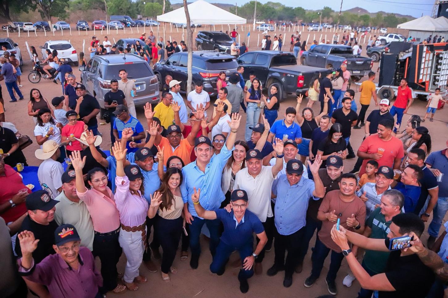 Júlio Arcoverde prestigia festividades em Aroeiras do Itaim e Arraial