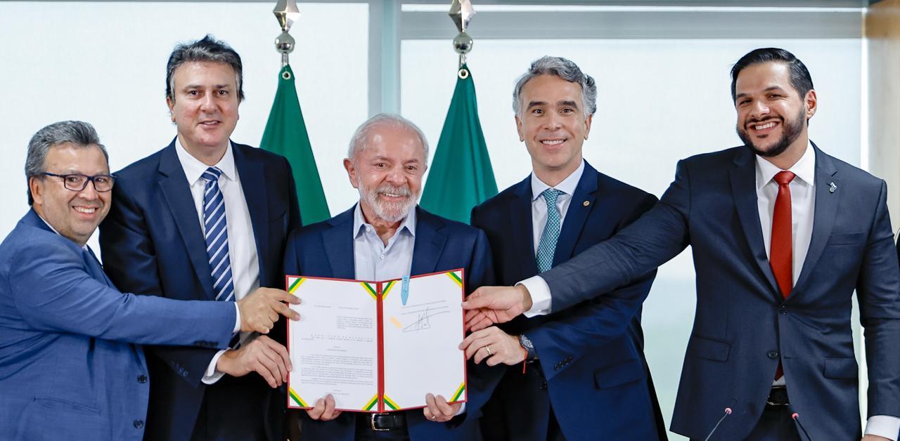 Piauí presente à solenidade de sanção, pelo presidente Lula, do Sistema Nacional de Educação