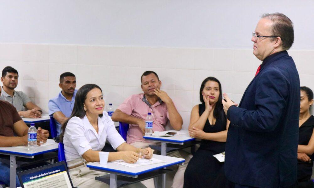 TCE-PI reforça importância do controle interno em capacitação para gestores e servidores em Curimatá