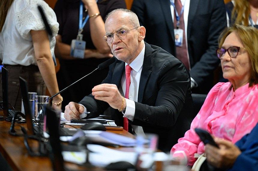 Tempo máximo de internação de adolescente infrator passa de três para cinco anos e poderá chegar a dez anos