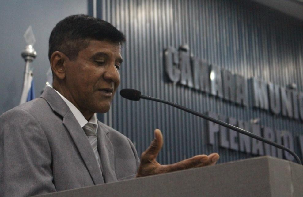 Vereador Pedro Alcântara denuncia compras de bandeiras e medicamentos feitos pelo governo estadual