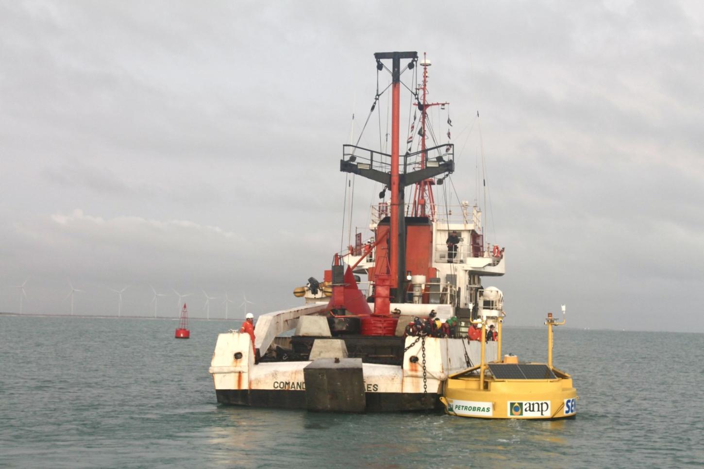 Com apoio da Porto Piauí, Marinha do Brasil e Senai instalam boia meteorológica no mar piauiense