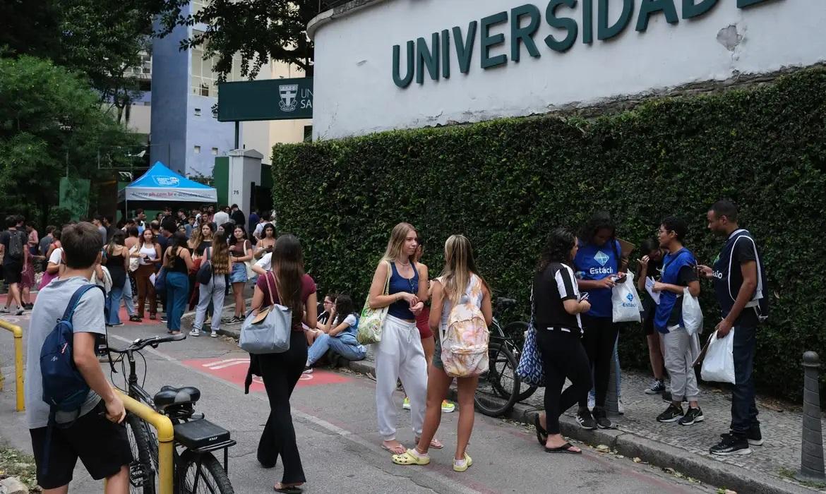 Enem 2025: candidatos fazem prova de matemática e ciências da natureza neste domingo (16)