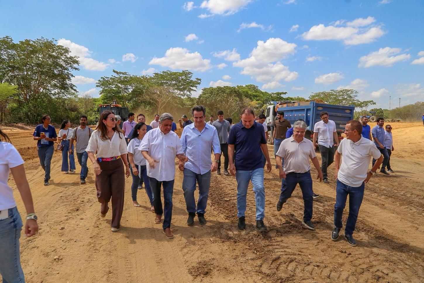 Senador Ciro Nogueira e lideranças do Progressistas visitam as obras da Via Sul em Teresina