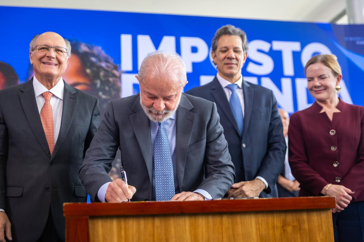 Lula sanciona lei que amplia isenção do Imposto de Renda para quem ganha até R$ 5 mil