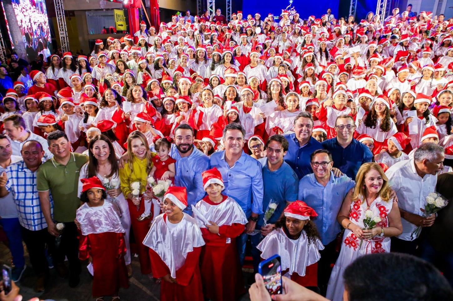 Ciro Nogueira prestigia celebração de Natal ao lado do prefeito e do povo de Parnaíba