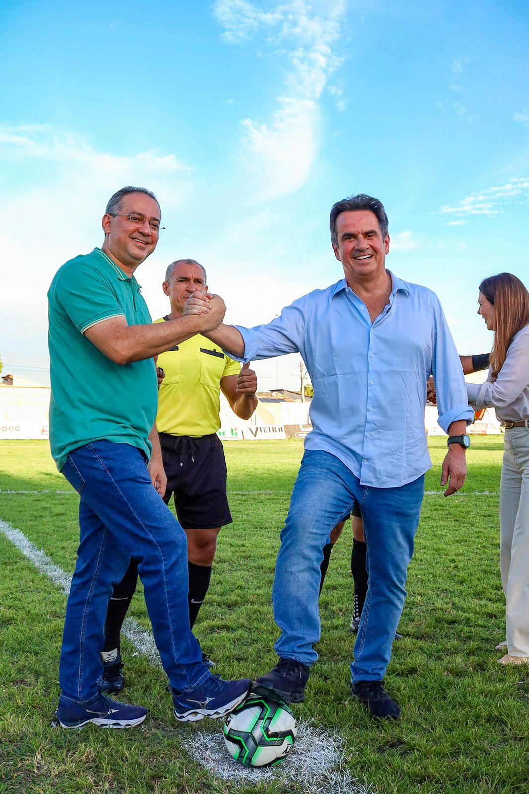 Ao lado do prefeito, senador Ciro Nogueira comemora o aniversário de Oeiras