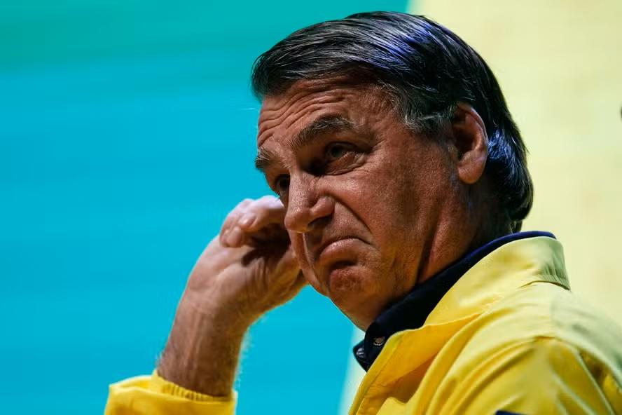 Moraes autoriza visitas de filhos a Bolsonaro durante internação pós-cirurgia